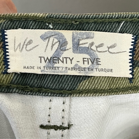 Free People Remy Camo Printed Cropped Ankle High Rise Rigid Jeans Size 25 Jeans - Picture 7 of 12